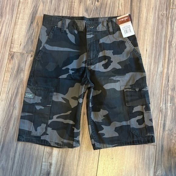 NWT Boys camouflage wrangler shorts size 12 regular - Picture 1 of 7